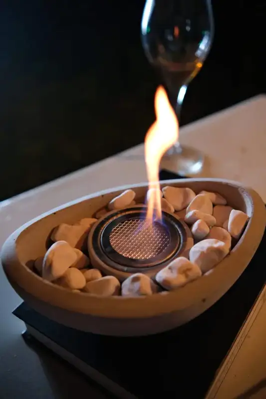 Beyaz Taşlı Modern Masaüstü Beton Şömine Beyaz